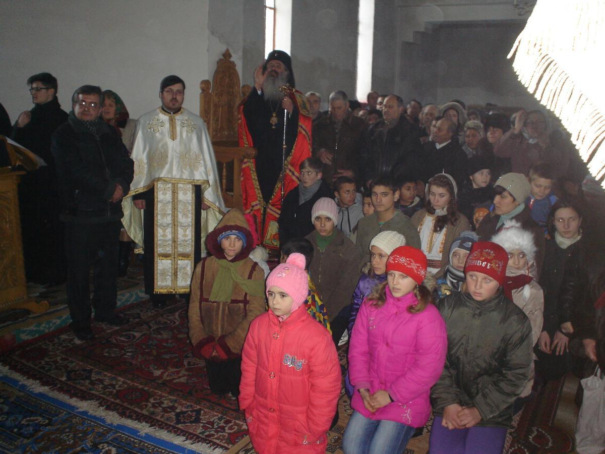 Mitropolitul in mijlocul credinciosilor 02